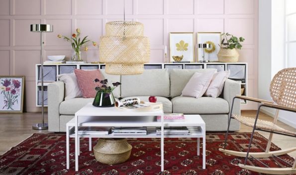 Ručně splétaná lampa Sinnarlig je vyrobená z bambusových vláken, design Ilse Crawford, výkon 60 W, cena 1 490 Kč, www.ikea.cz
