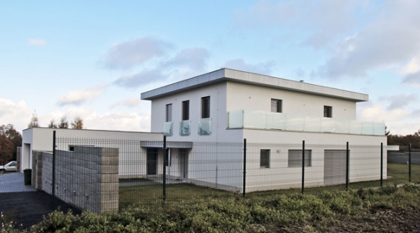 Jedna z realizací ndividuálního projektu od firmy DK1. Ta se specializuje především na výstavbu rodinných domů na severní Moravě a nejen v kraji je známá vysokou kvalitou díla.