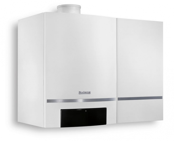 Plynový nástěnný kondenzační kotel Logamax plus GB162 se zásobníkem. Trvalý výkon teplé vody 33 kW umožňuje zajistit 15,5 litru vody za minutu s teplotou 40 °C (BUDERUS)