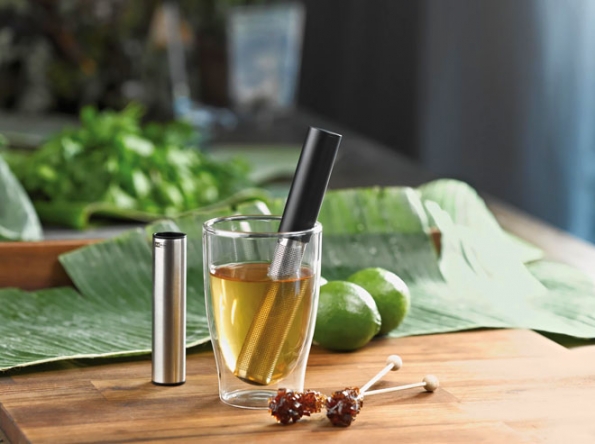 Sítko na čaj s odměrkou Tea Stick, nerez a nylon, Ø 2,5 cm, výška 19 cm, Ad Hoc, cena 325 Kč, www.pros3to.cz