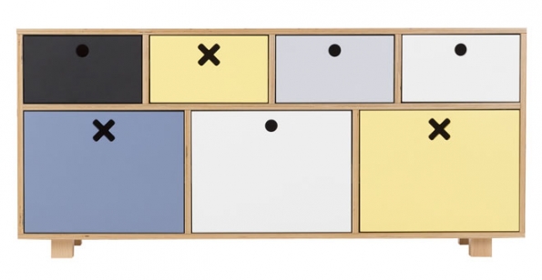 Komoda Durbas Style z březové překližky a lakované MDF, 44 x 55 x 120 cm, cena 8 749 Kč, www.bonami.cz