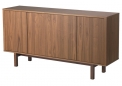 Příborník z kolekce Stockholm, masivní jasan a ořechová dýha, 160 x 81 cm, cena 9 990 Kč, www.ikea.cz