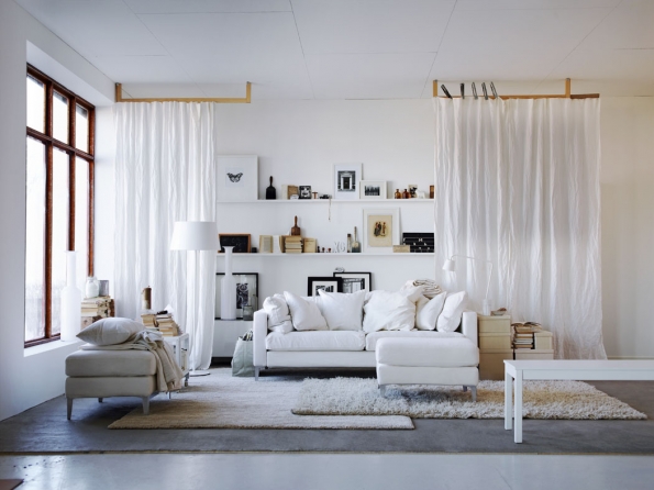 Kolébkou skandinávského stylu je od 20. let 20. století Švédsko, odkud se v 60. letech prostřednictvím IKEA začal šířit do světa. Skandinávský styl sdružuje to nejlepší z národních stylů a zahrnuje například dánská svítidla, finské sklo nebo švédský nábytek, který historicky patří ke světové špičce.