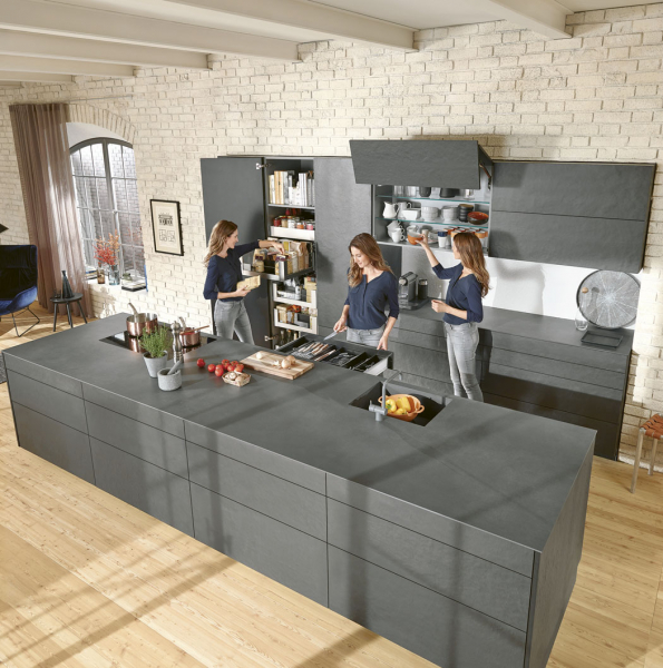Ergonomické řešení a umístění zón doporučené odborníky značky Blum minimalizují v kuchyni zbytečné kroky a pohyby, www.blum.cz