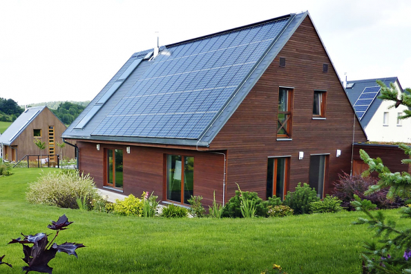 Školicí středisko Atrea, Koberovy (1. energeticky nulová budova v ČR). Pasivní domy jsou dlouhodobě monitorovány výzkumným centrem CIDEAS Fakulty stavební ČVUT v Praze.