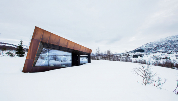 Black Lodge v norských Sunnmøre Alpách (Zdroj: Invit Arkitekter, Alesund; Foto: Johan Holmquist)