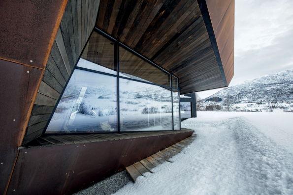 Black Lodge v norských Sunnmøre Alpách (Zdroj: Invit Arkitekter, Alesund; Foto: Johan Holmquist)