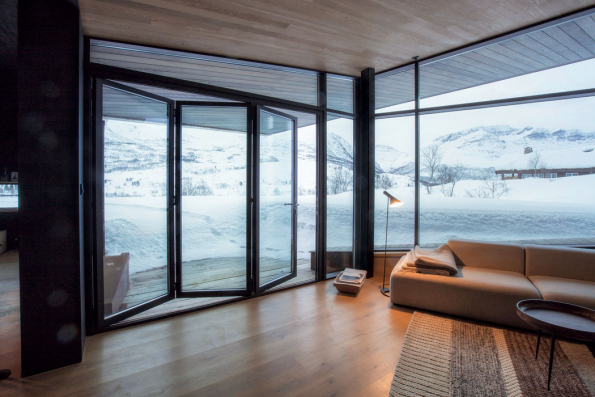 Black Lodge v norských Sunnmøre Alpách (Zdroj: Invit Arkitekter, Alesund; Foto: Johan Holmquist)