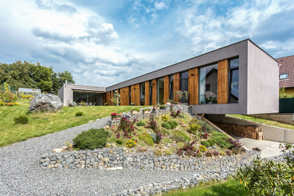 HLASOVÁNÍ ODBORNÉ POROTY  Domy nad 150 m2  3. místo získal dům, jehož autory jsou architekti Vojtěch Kaas a Jan Kalivoda (sout. kód N06)