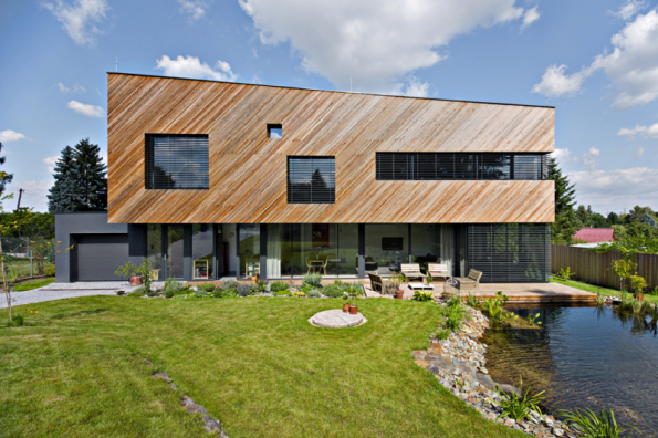 HLASOVÁNÍ ODBORNÉ POROTY  Domy do 150 m2  2. místo získal dům, který navrhl architekt Jiří Zábran, spoluautoři Jiří Klouček a Štěpánka Konopíková (sout. kód D06)