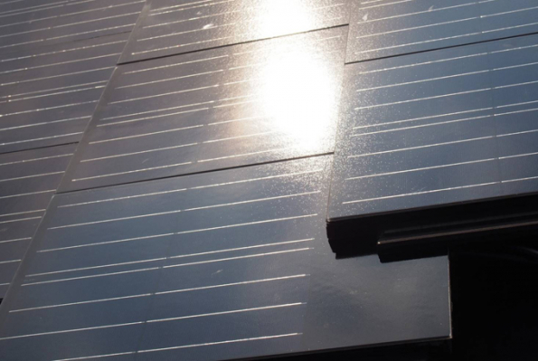 TERRAN Generon, betonová střešní krytina s integrovanými fotovoltaickými panely (Zdroj: Mediterran CZ)