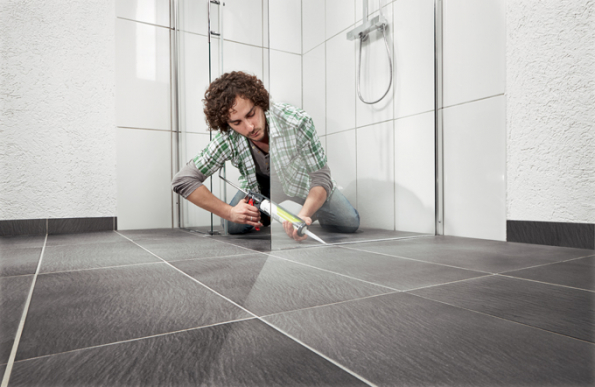 Instalace sprchového koutu (Zdroj: HORNBACH)