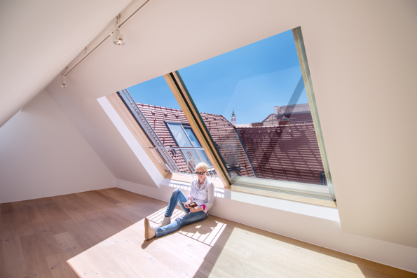 Solara Wien: „Pokud máte možnost otevřít své podkroví velkoplošným posuvným střešním prosklením, pak to rozhodně udělejte.“ (Zdroj: Solara)