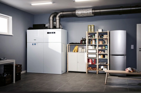 Značka Vaillant uvedla loni na trh kompaktní řešení vše v jednom – vnitřní tepelné čerpadlo recoCOMPACT exclusive vzduch/ voda, které umí vytápět, ohřívat vodu, chladit i větrat