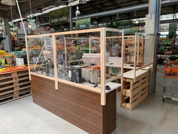 Od čtvrtka 9. dubna otevřou projektové markety Hornbach pro všechny zákazníky. Vyplývá to z jednání vlády, která umožnila jejich znovuotevření. I nadále budou dle jejího nařízení platit přísná opatření pro dodržování hygienických pravidel. Stále také platí možnost nákupu přes e-shop. (Zdroj: Hornbach)