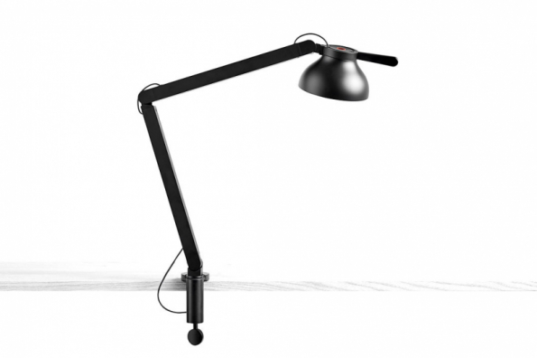 Stolní lampa z kolekce PC Double Arm (HAY), design Pierre Charpin, lité aluminium ve čtyřech barvách, cena od 7 454 Kč, prodává www.stockist.cz