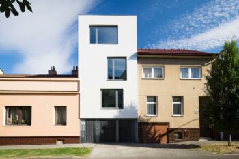 Atypická proměna řadového domu: Slunce a prostor pro život
