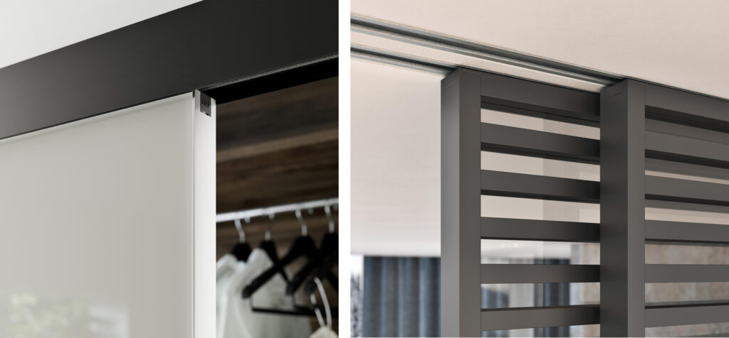 Detail uchycení dveří MASTER v posuvu TRIX TRENDY (vlevo). Detail uchycení dveří IDEALINE HORIZONTAL do posuvu do stropu PREMIUM (vpravo)