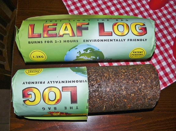 Leaf Log – briketa z listí Leaf Log – briketa z listí