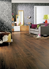 Laminátová podlaha Tritty 100 (Haro), dekor Jasan Thermo, cena 490 Kč/m² (SORTIM). Laminátová podlaha Tritty 100 (Haro), dekor Jasan Thermo, cena 490 Kč/m² (SORTIM).